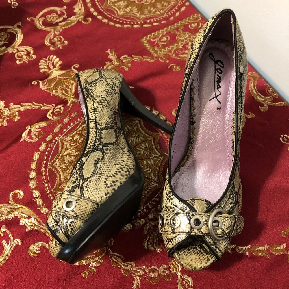 Snakeskin Peep-toe Pumps